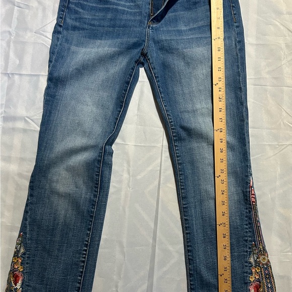 DRIFTWOOD Blue Jeans with Floral Embroidery 31P - Picture 4 of 13